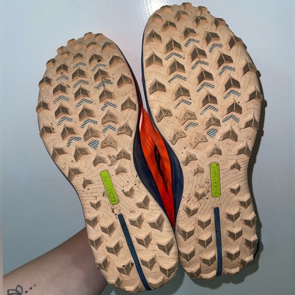 Orange Saucony athletic shoes - Picture 7 of 8